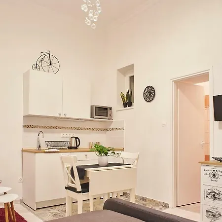 아파트 클라우디아 아파트먼트 *